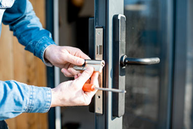 Seattle lockout installers in WA near 98121